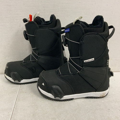 Vist Large View of Product Image Which is Used Burton SMALLS STEP ONS Boys Snowboard Boots Black Junior 04