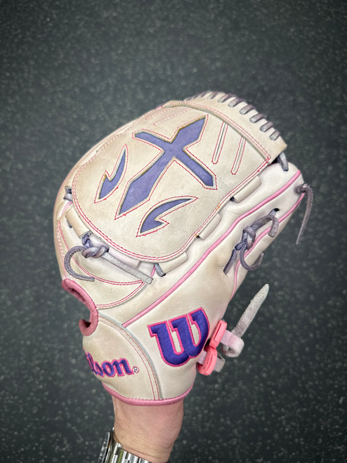 Vist Large View of Product Image Which is Used Wilson A2000 B23 BB/SB Glove RH Throw Pink 12"