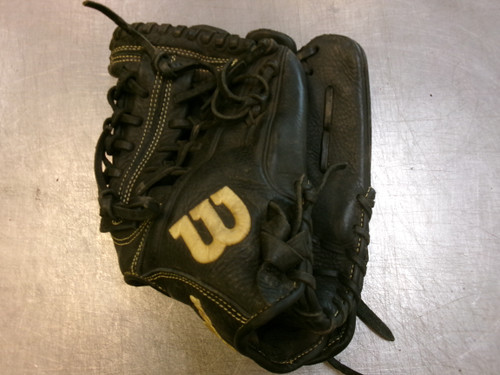 Vist Large View of Product Image Which is Used Wilson A950 BB/SB Glove RH Throw Black 11 1/2"