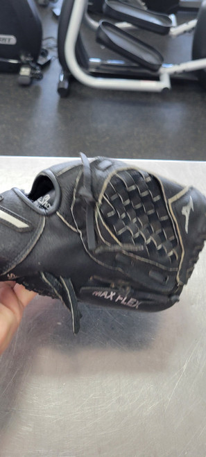 Vist Large View of Product Image Which is Used Mizuno 10 BB/SB Glove RH Throw Black 10"