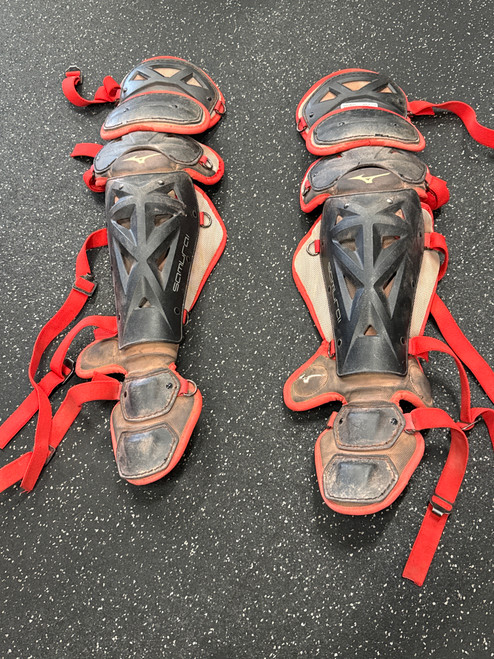 Vist Large View of Product Image Which is Used Mizuno SAMURAI Catchers Leg Guards Red Youth