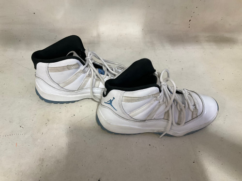 Vist Large View of Product Image Which is Used Jordan Basketball Shoes Y White Junior 02.5