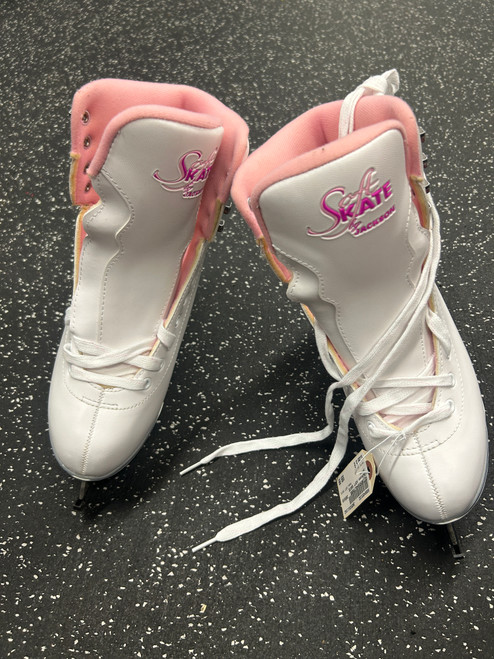 Vist Large View of Product Image Which is Used Jackson SOFT SKATE WomensFigure Skate White Senior 8