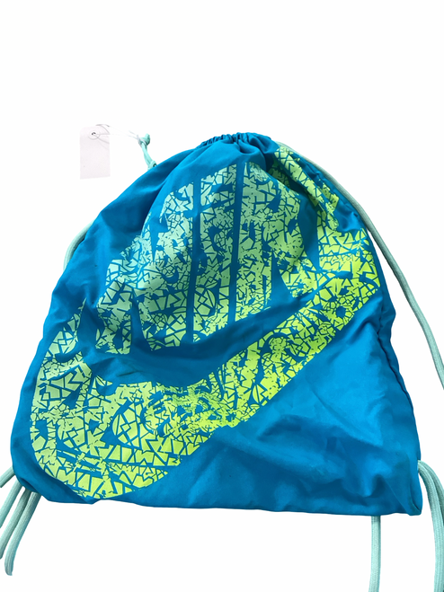 Vist Large View of Product Image Which is Used Nike Medium Equipment Bag
