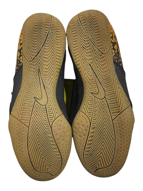 Vist Large View of Product Image Which is Used Nike Soccer Indoor Shoes Yellow Junior 04.5