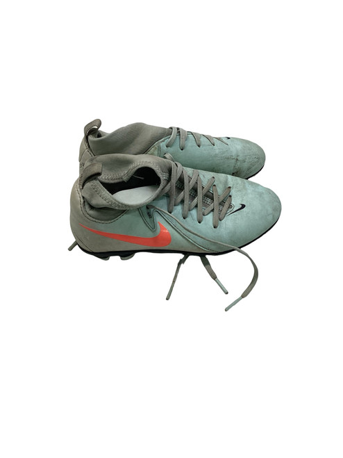 Vist Large View of Product Image Which is Used Nike Soccer Cleats Teal Junior 02
