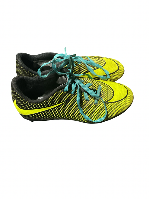 Vist Large View of Product Image Which is Used Nike Soccer Cleats Yellow Junior 01