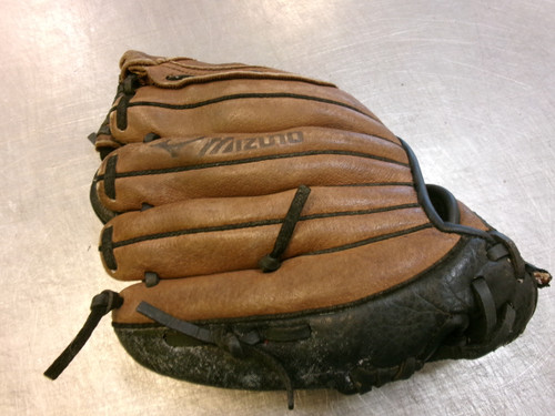 Vist Large View of Product Image Which is Used Mizuno POWER CLOSE BB/SB Glove RH Throw Black 10"