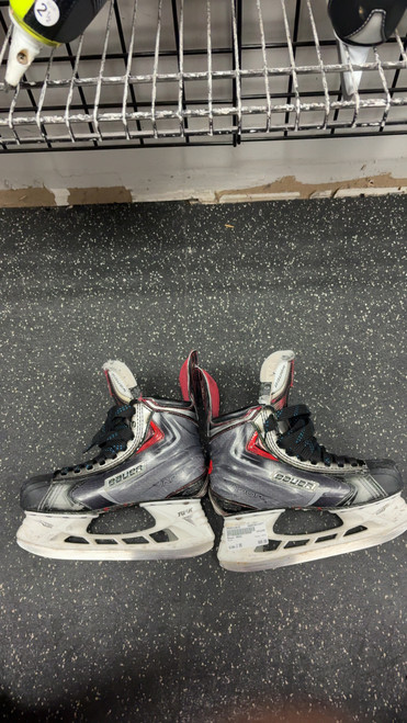 Vist Large View of Product Image Which is Used Bauer APX2 Junior Hockey Skate Junior 05