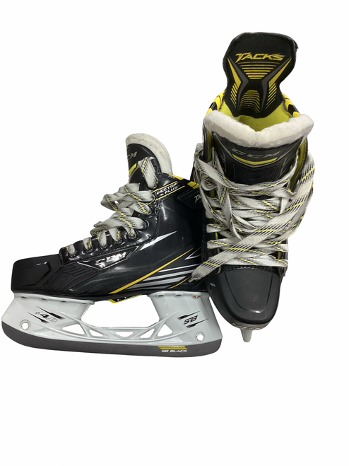 Vist Large View of Product Image Which is Used CCM TACKS 4.0 Senior Hockey Skate Senior 6