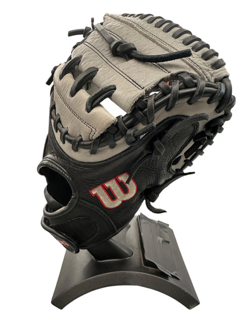 Vist Large View of Product Image Which is Used Wilson A1000 A10RB24CM33 BB/SB Catchers RH Throw Grey 33"