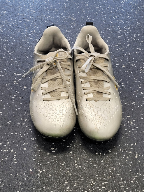 Vist Large View of Product Image Which is Used Lotto Soccer Cleats Silver Junior 01