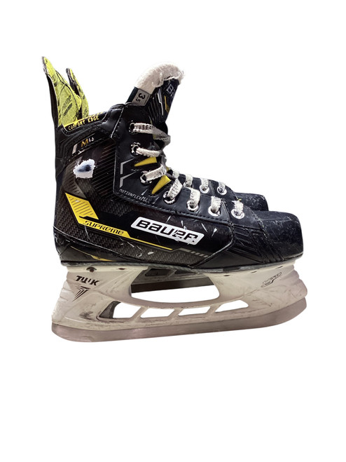Vist Large View of Product Image Which is Used Bauer SUPREME M4 Junior Hockey Skate Junior 03.5