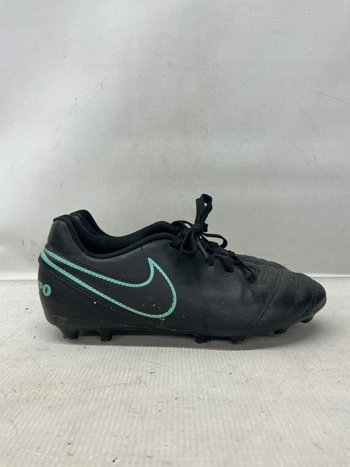 Vist Large View of Product Image Which is Used Nike Soccer Cleats Black Junior 02.5