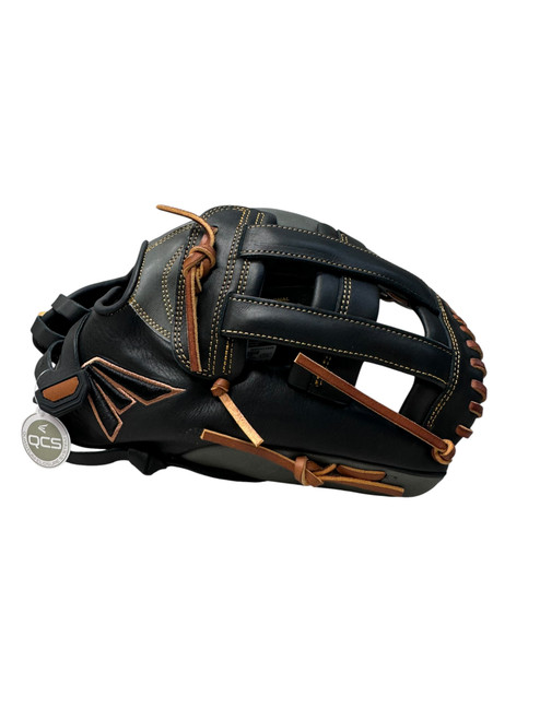 Vist Large View of Product Image Which is Used Easton PCSSP13 BB/SB Glove RH Throw Grey 13"