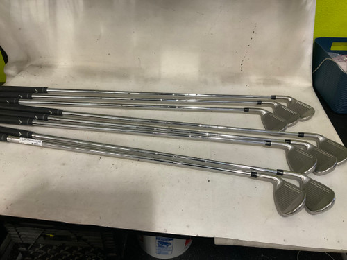 Vist Large View of Product Image Which is Used Callaway XR Mens Iron Set RH 4I-GW/AW