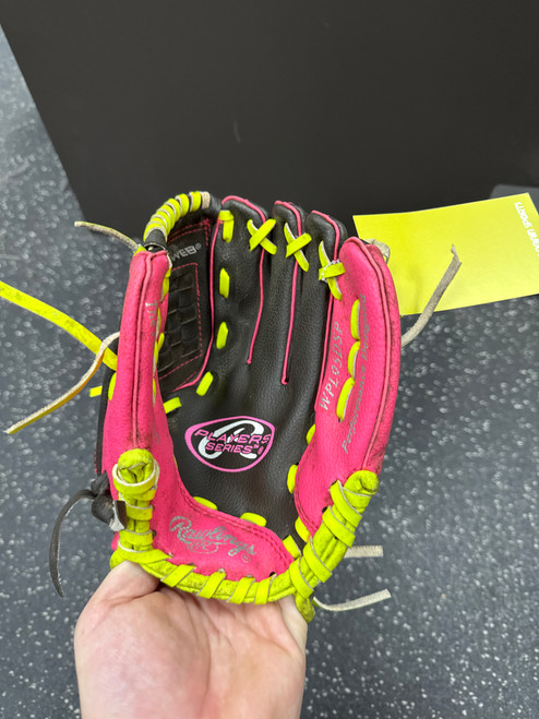 Vist Large View of Product Image Which is Used Rawlings PLAYER SERIES WPL95DSP BB/SB Glove RH Throw Pink 9 1/2"