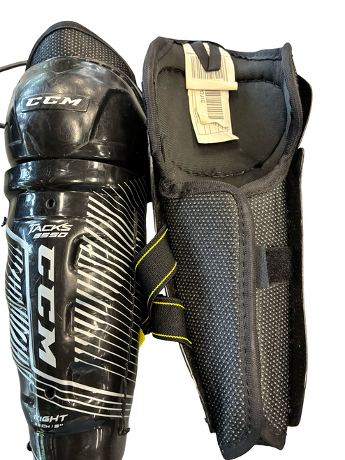 Vist Large View of Product Image Which is Used CCM TACKS 9550 SHINGUARDS Youth Shin Guards Black 9"