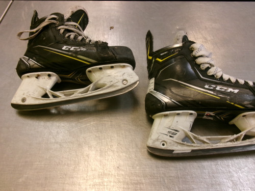 Vist Large View of Product Image Which is Used CCM TACKS VECTOR PLUS Senior Hockey Skate Senior 8