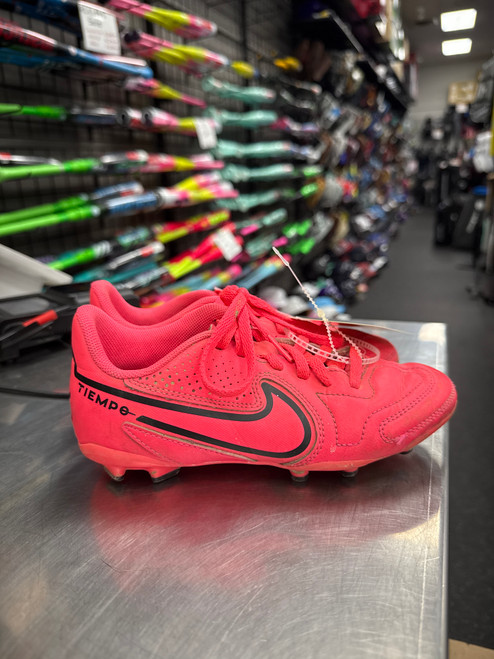Vist Large View of Product Image Which is Used Nike TIEMPO Soccer Cleats Pink Junior 01