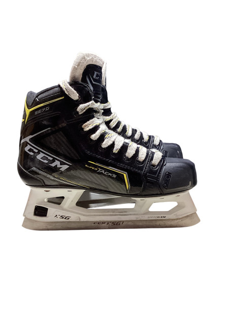 Vist Large View of Product Image Which is Used CCM SUPER TACKS 9370 Junior Goalie Skate Junior 04.5