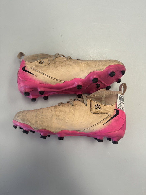 Vist Large View of Product Image Which is Used Nike Soccer Cleats Pink Junior 01