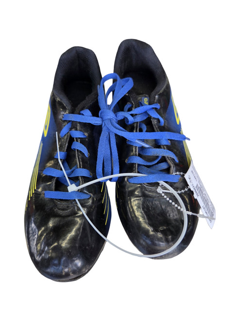 Vist Large View of Product Image Which is Used Umbro JUNIOR CLEATS Soccer Cleats Black Junior 02.5