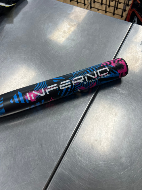 Vist Large View of Product Image Which is Used AXE INFERNO SP 34/27 -7 BB/SB Slowpitch Bat 34"