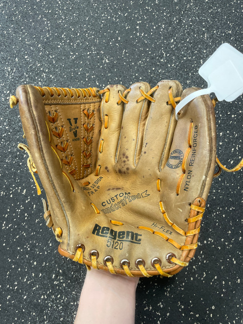 Vist Large View of Product Image Which is Used Regent 5120 BB/SB Glove RH Throw Brown 10 1/2"