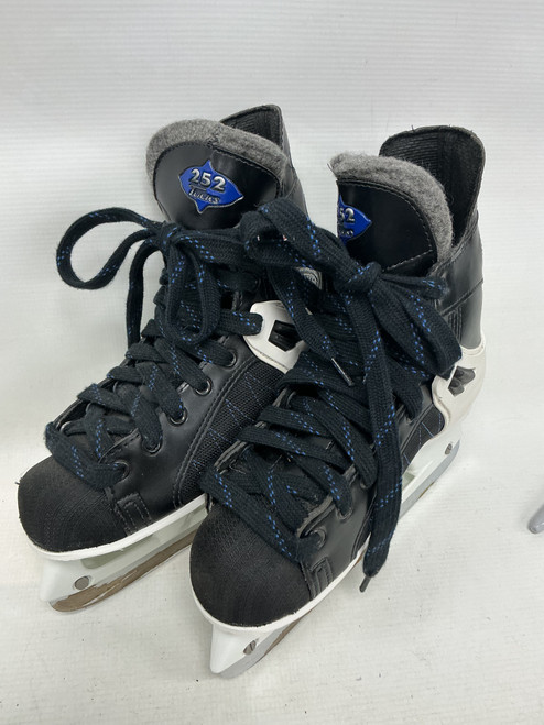 Vist Large View of Product Image Which is Used CCM TACKS CCM PRO 3 LITE 252 Junior Hockey Skate Junior 05.5