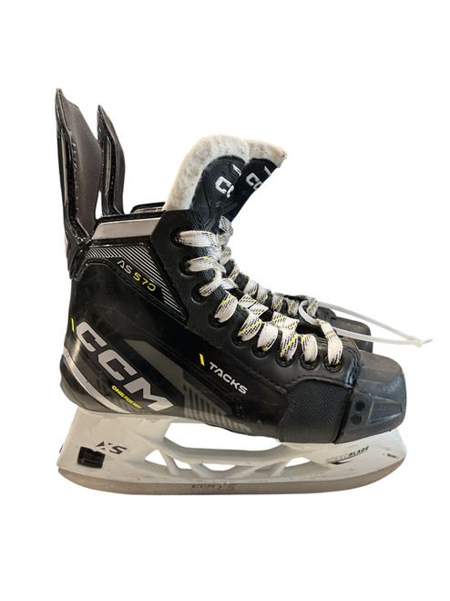 Vist Large View of Product Image Which is Used CCM TACKS AS570 SZ 3 Junior Hockey Skate Junior 03