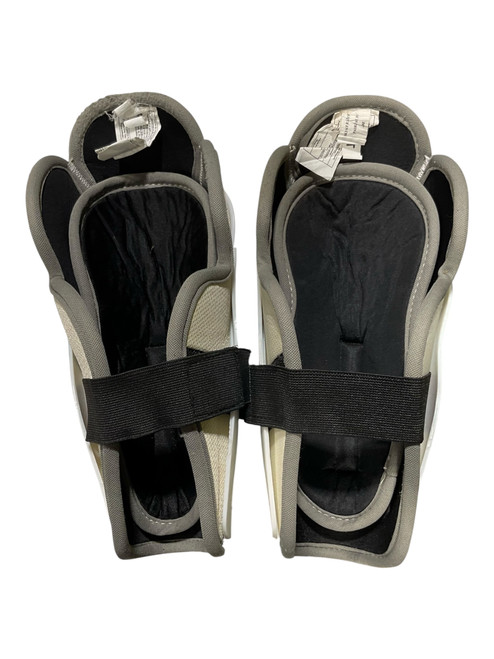 Vist Large View of Product Image Which is Used ONEGOAL Junior Shin Guards White 10"