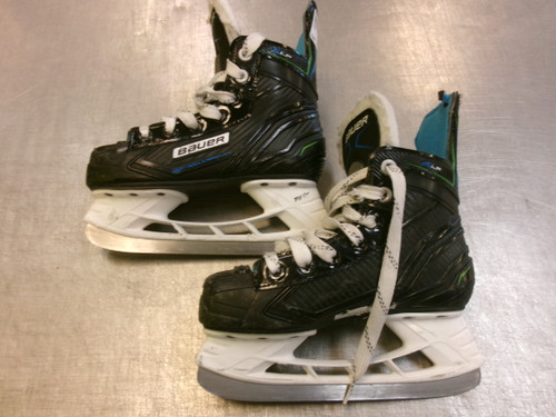 Vist Large View of Product Image Which is Used Bauer XLP Youth Hockey Skate Youth 11.0