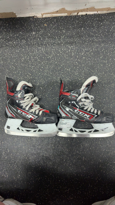 Vist Large View of Product Image Which is Used CCM FT490 Senior Hockey Skate Senior 7.5