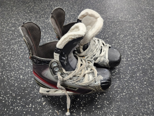 Vist Large View of Product Image Which is Used Bauer VAPOR X5.0 Junior Hockey Skate Junior 04.5