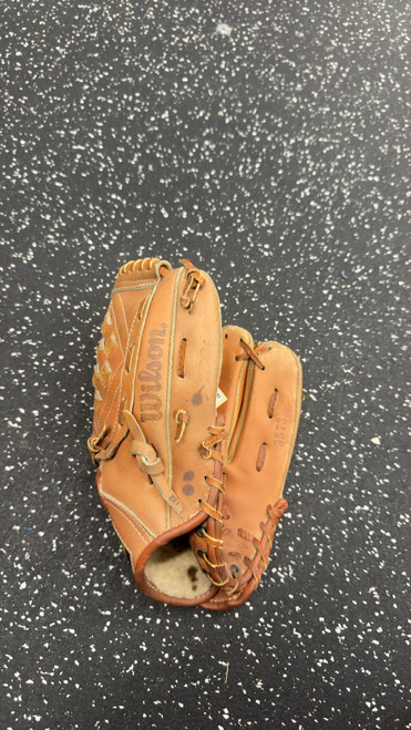 Vist Large View of Product Image Which is Used Wilson 3573 BB/SB Glove RH Throw None 11"