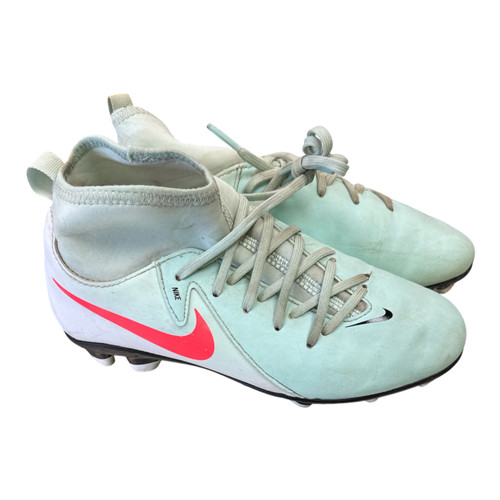 Vist Large View of Product Image Which is Soccer cleats