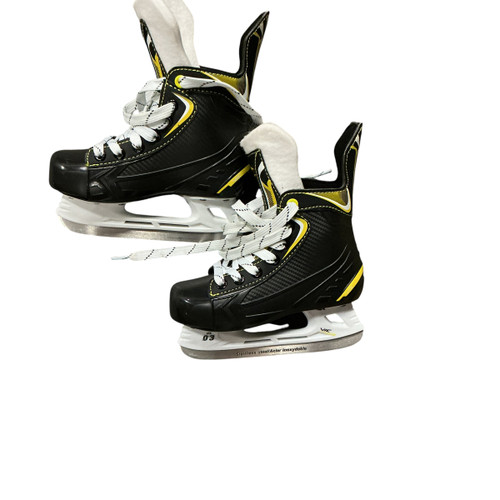 Vist Large View of Product Image Which is Used VIC HX 03 Junior Hockey Skate Junior 01