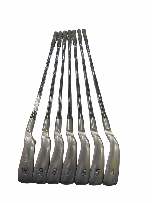 Vist Large View of Product Image Which is Used Ping G 2016 Mens Iron Set RH 4I-PW