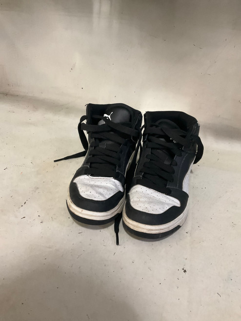 Vist Large View of Product Image Which is Used Puma Basketball Shoes Y Black Junior 04.5