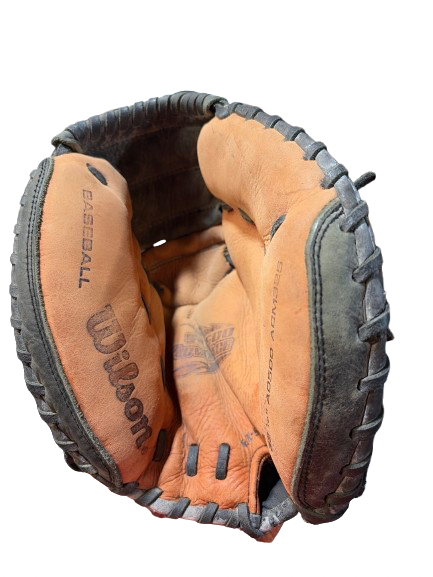 Vist Large View of Product Image Which is Used Wilson A500 32.5 IN RHT BB/SB Catchers RH Throw Brown 32 1/2"