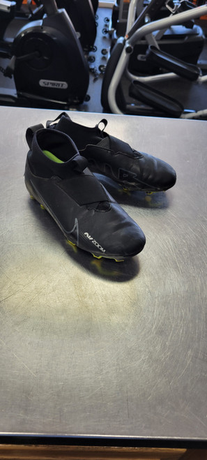 Vist Large View of Product Image Which is Used Nike Soccer Cleats Black Senior 5.5