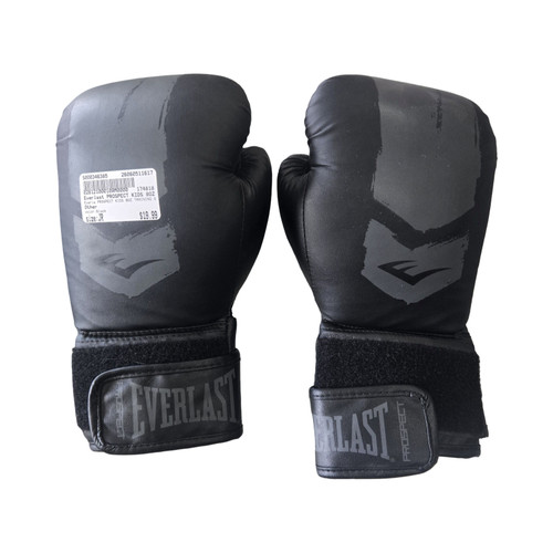 Vist Large View of Product Image Which is Used Everlast PROSPECT KIDS 8OZ TRAINING GLOVES Boxing Gloves Black Junior