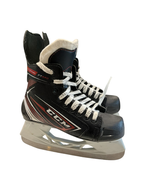 Vist Large View of Product Image Which is Used CCM JETSPEED FT440 SZ 2 Junior Hockey Skate Junior 02