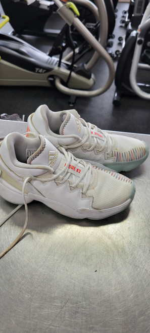 Vist Large View of Product Image Which is Used Adidas Basketball Shoes M White Junior 04.5