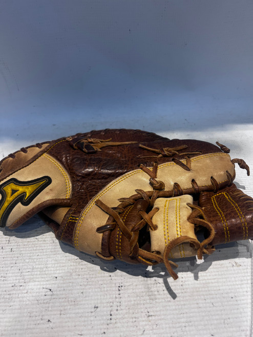 Vist Large View of Product Image Which is Used Mizuno HAND CRAFTED BB/SB First Base LH Throw Brown 12 1/2"