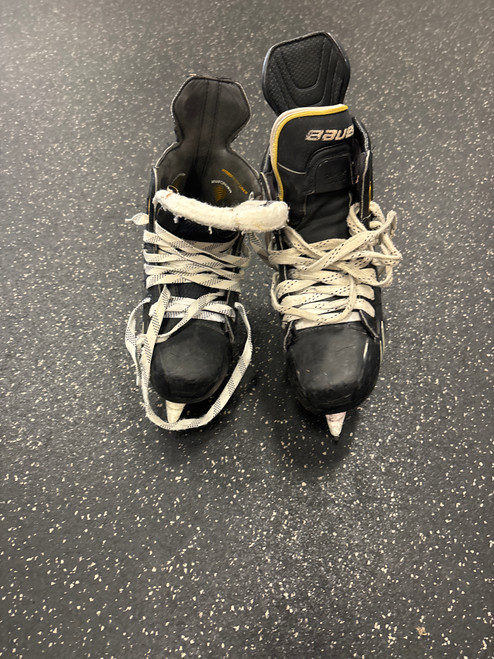 Vist Large View of Product Image Which is Used Bauer SUPREME ONE.9 Intermediate Hockey Skate Intermediate 4.0