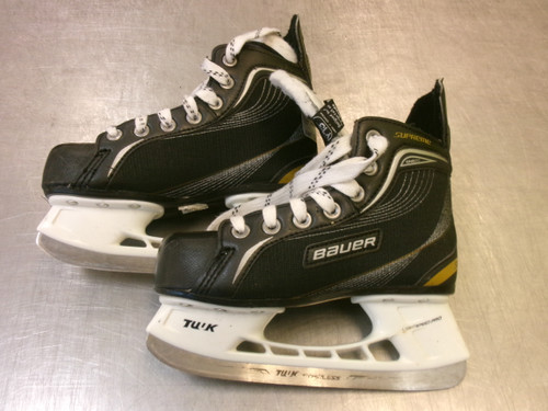 Vist Large View of Product Image Which is Used Bauer ONE20 Youth Hockey Skate Youth 13.0