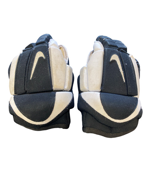 Vist Large View of Product Image Which is Used Nike NIKE Junior Gloves Black 10"