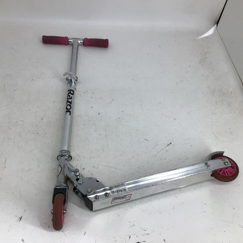 Vist Large View of Product Image Which is Used Razor A KICK SCOOTER Scooter Pink